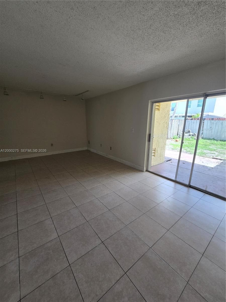 932 W 80th Pl, Hialeah FL 33014 — 5