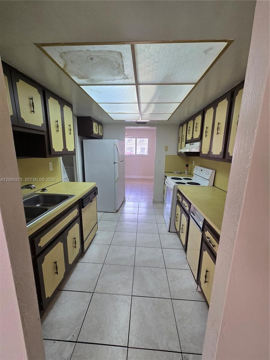 932 W 80th Pl, Hialeah FL 33014 — 4