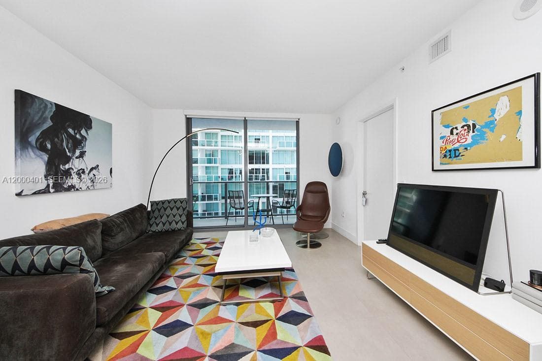 31 SE 6th St # 1206, Miami FL 33131 — 7