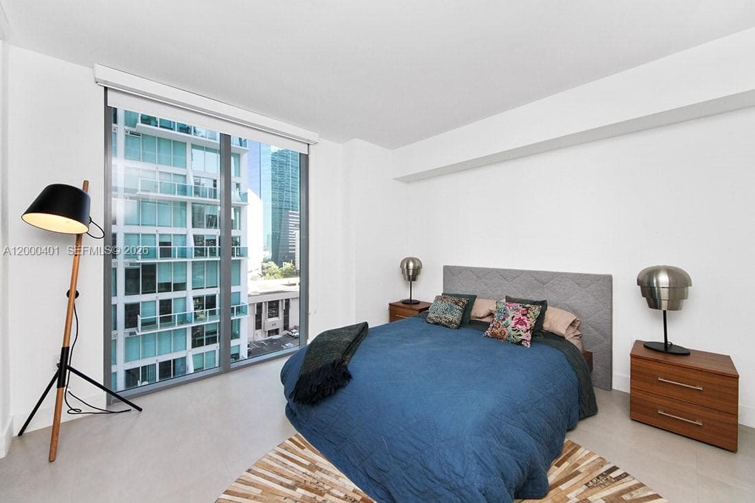 31 SE 6th St # 1206, Miami FL 33131 — 5
