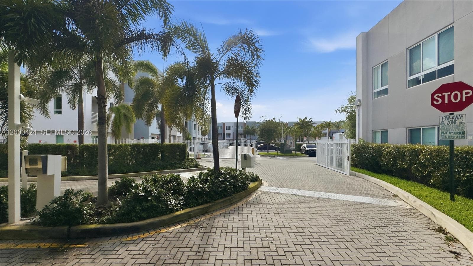 2505 NE 193rd St # 4215, Miami FL 33180 — 23