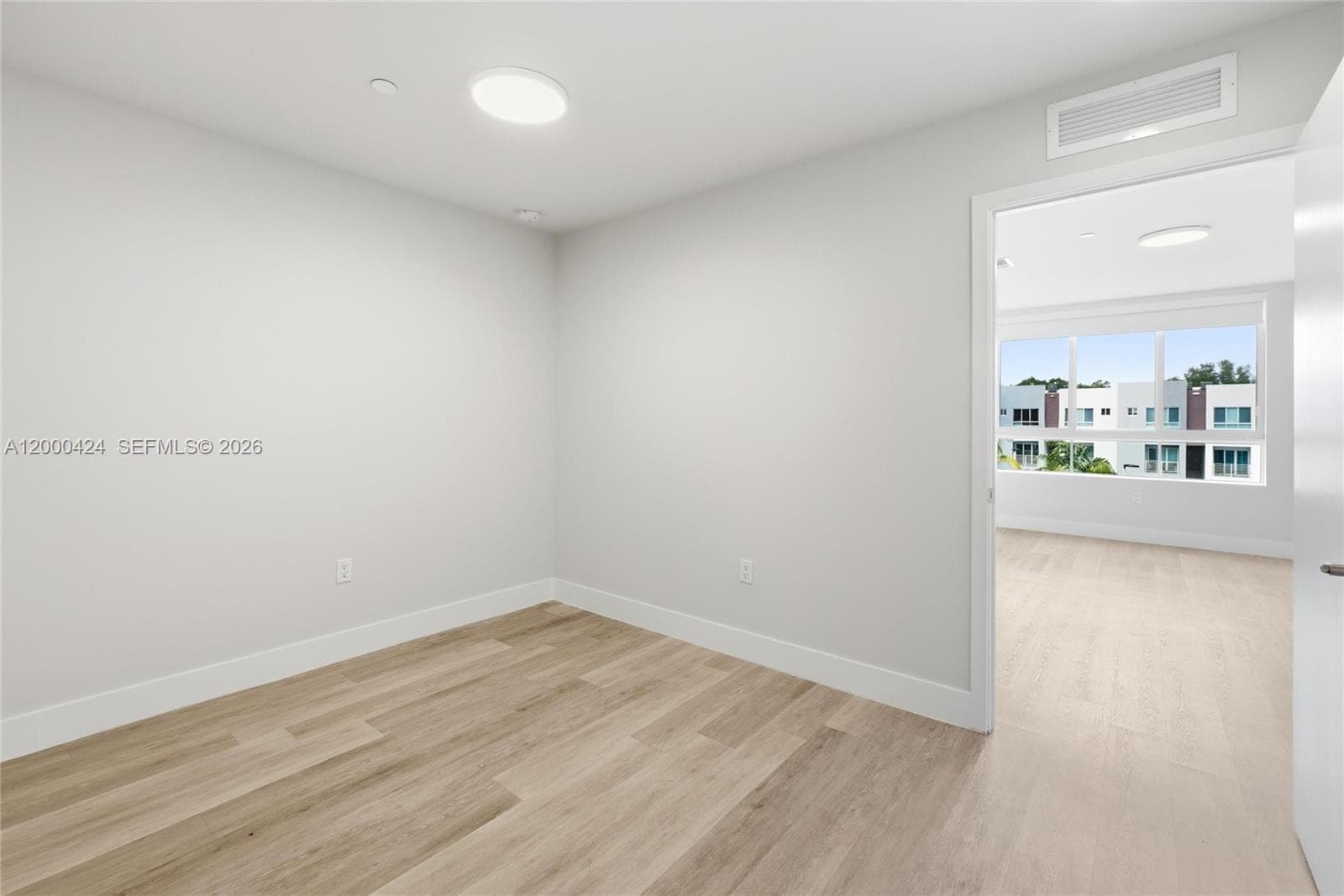 2505 NE 193rd St # 4215, Miami FL 33180 — 33
