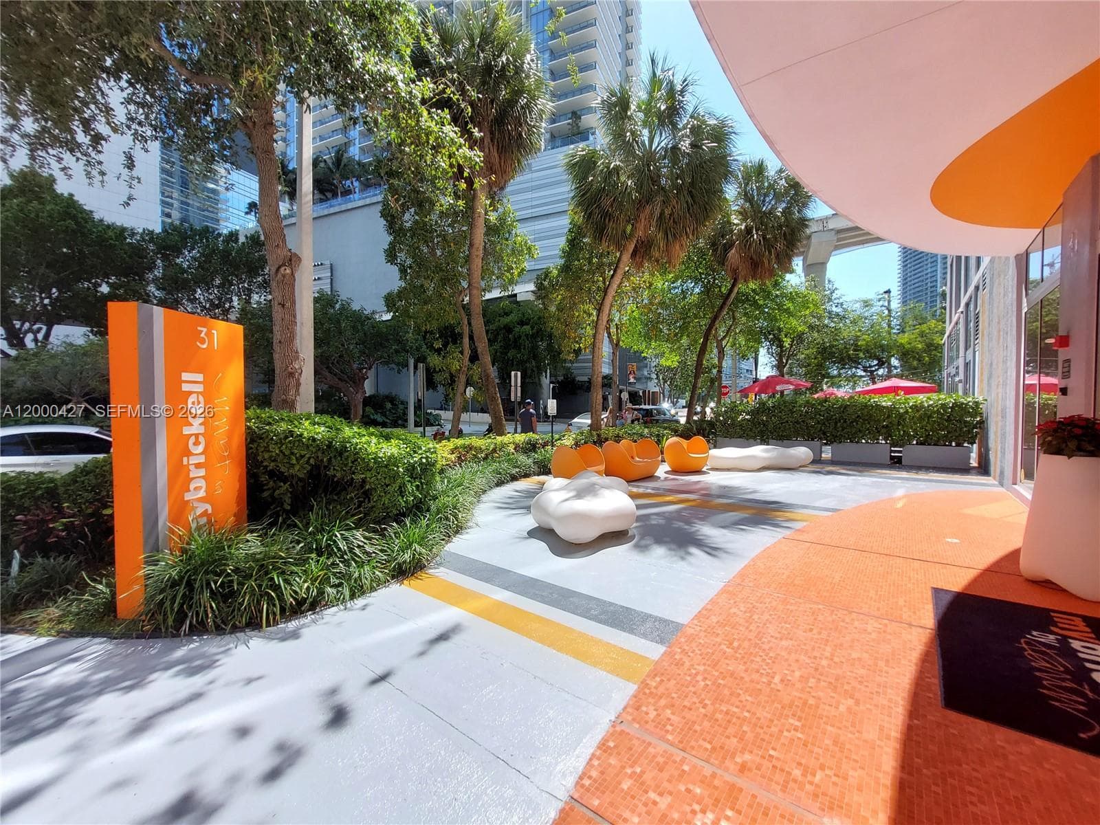 31 SE 6th St # 403, Miami FL 33131 — 3