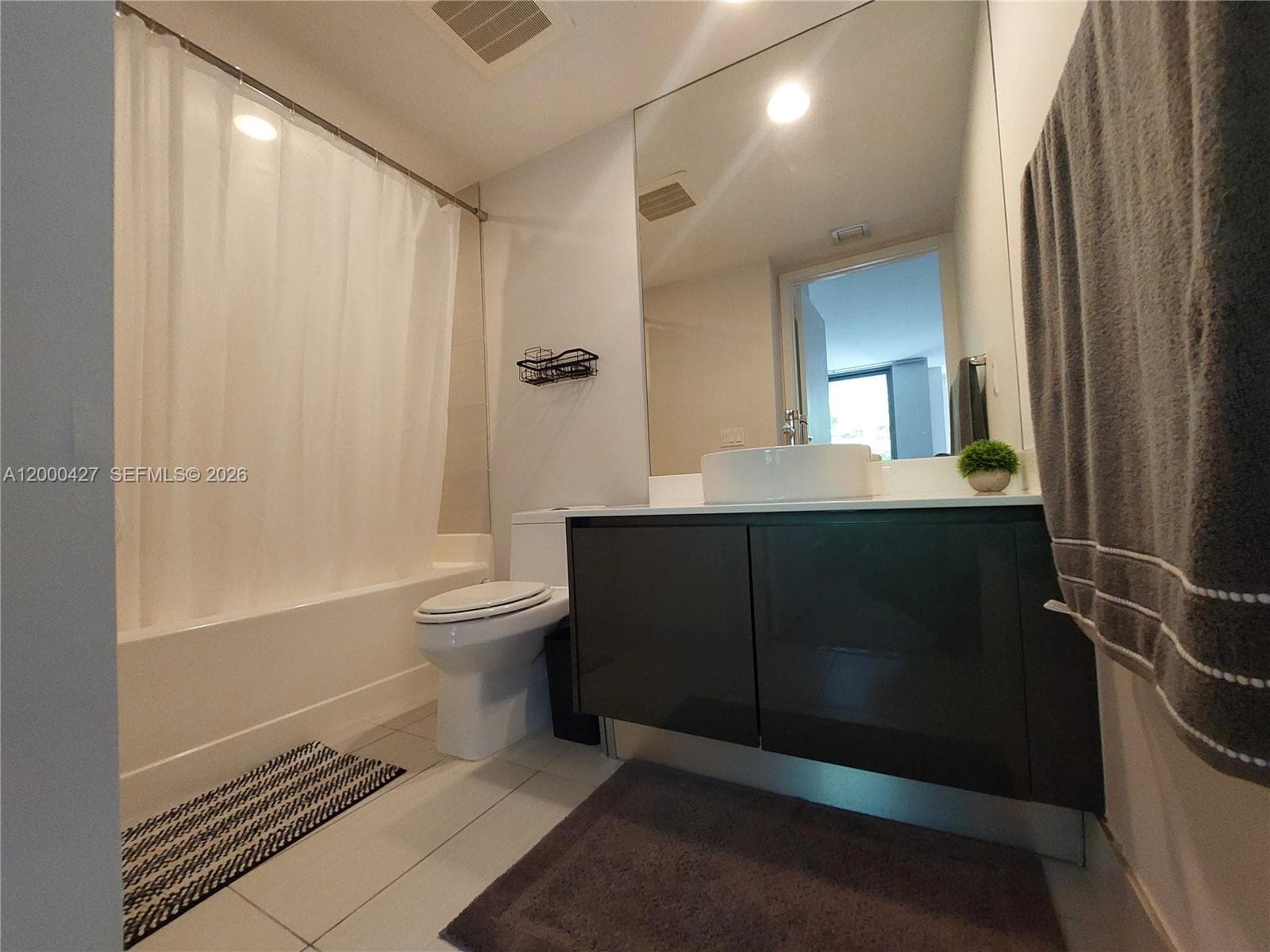 31 SE 6th St # 403, Miami FL 33131 — 9