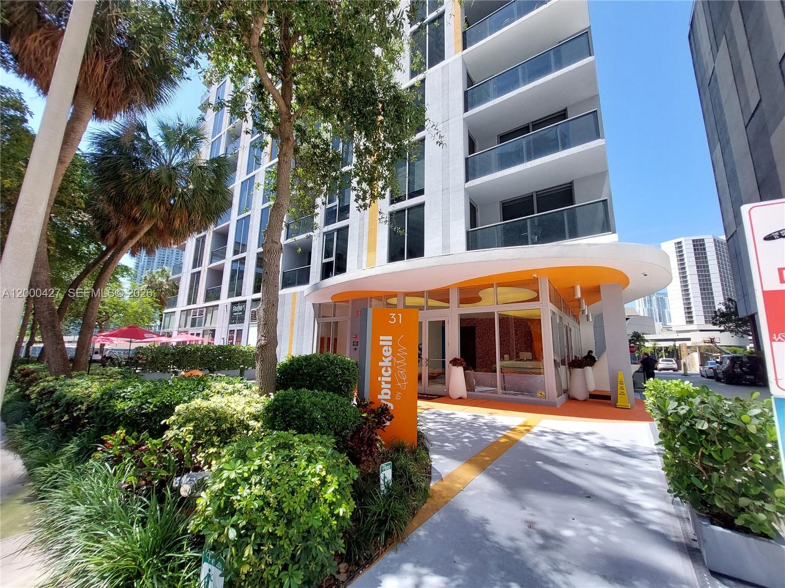 31 SE 6th St # 403, Miami FL 33131 — 4