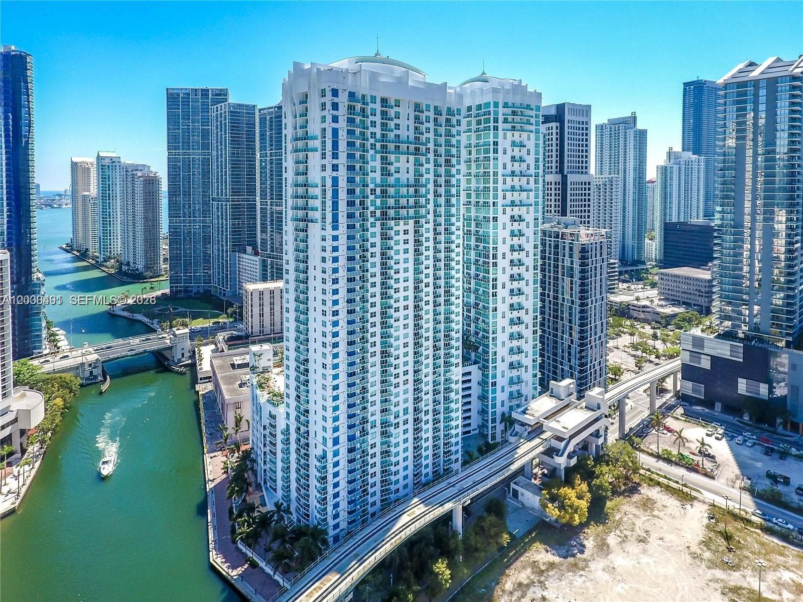 31 SE 5th St # 4212, Miami FL 33131 — 3