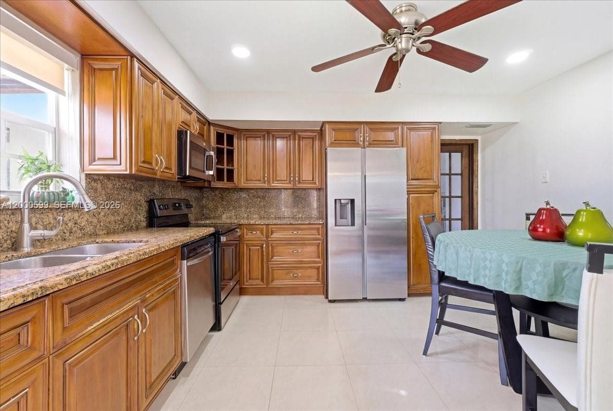 8197 W 14th Ct, Hialeah FL 33014 — 13