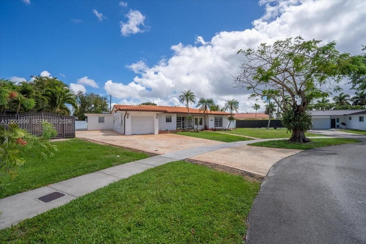 8197 W 14th Ct, Hialeah FL 33014 — 35