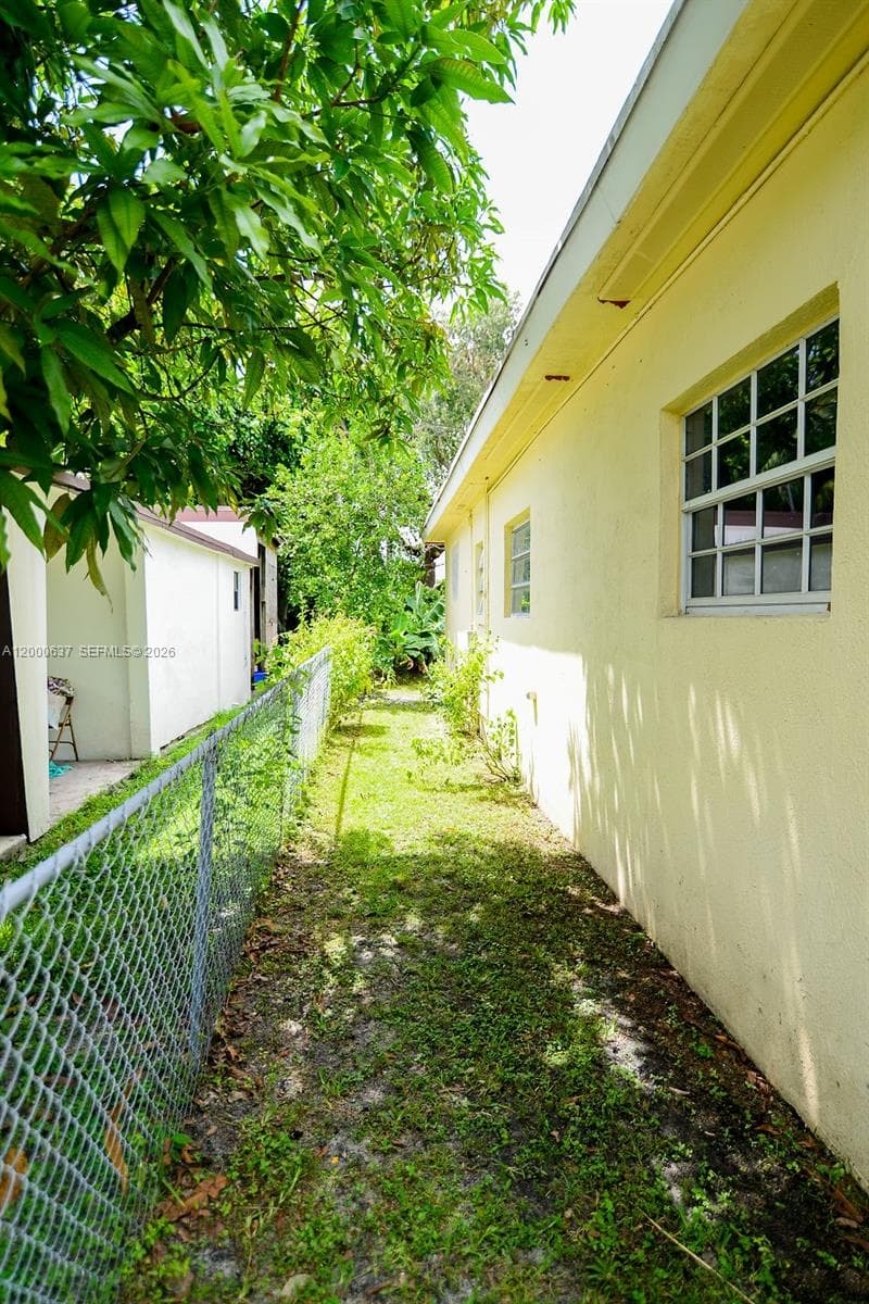 298 NW 104th St, Miami FL 33150 — 13