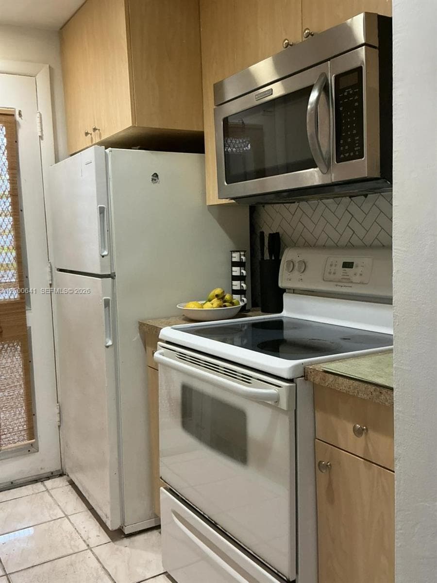 16900 NE 14 # 109, Miami FL 33162 — 13