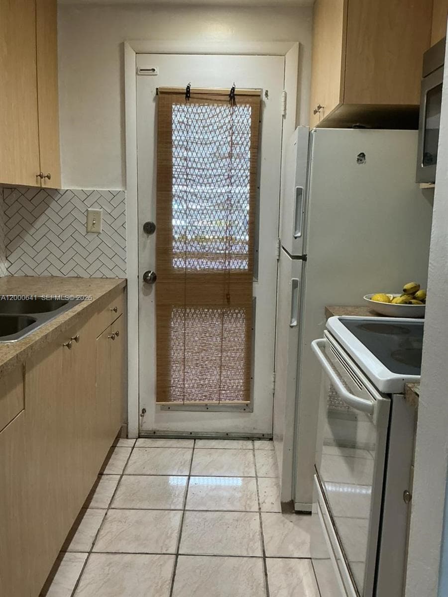 16900 NE 14 # 109, Miami FL 33162 — 12