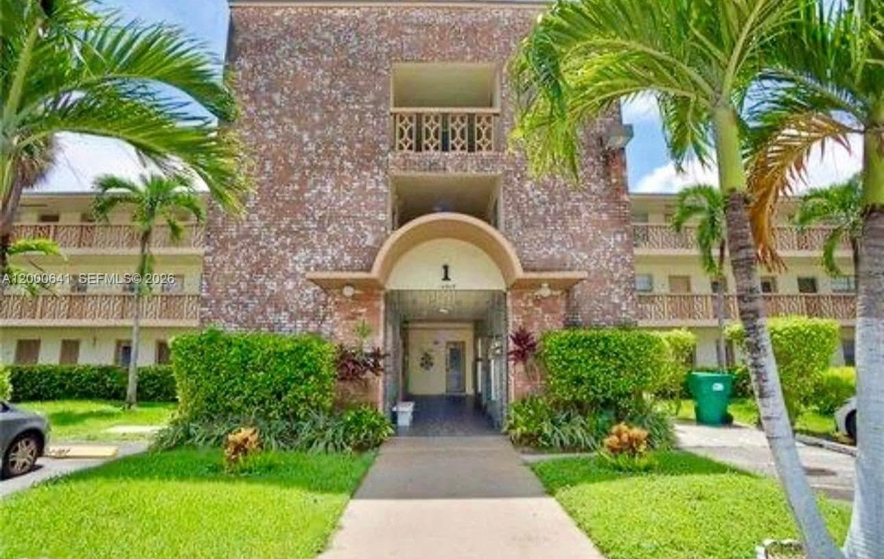16900 NE 14 # 109, Miami FL 33162 — 1