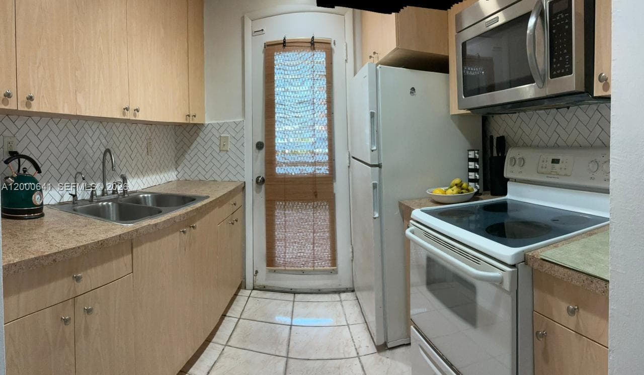 16900 NE 14 # 109, Miami FL 33162 — 14