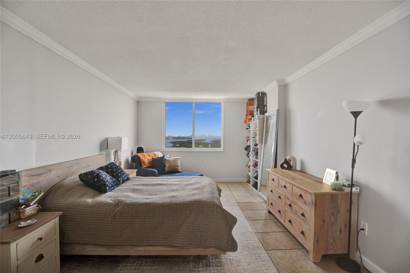 300 Bayview Dr, Sunny Isles Beach FL 33160 — 17