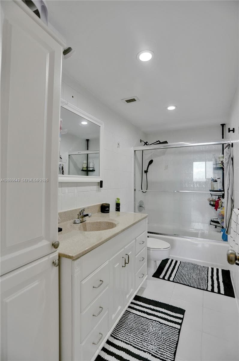 300 Bayview Dr, Sunny Isles Beach FL 33160 — 20