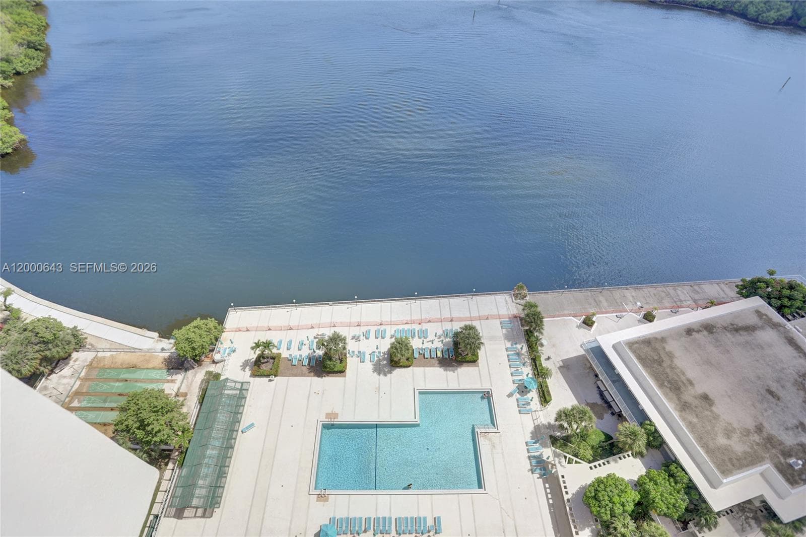 300 Bayview Dr, Sunny Isles Beach FL 33160 — 11