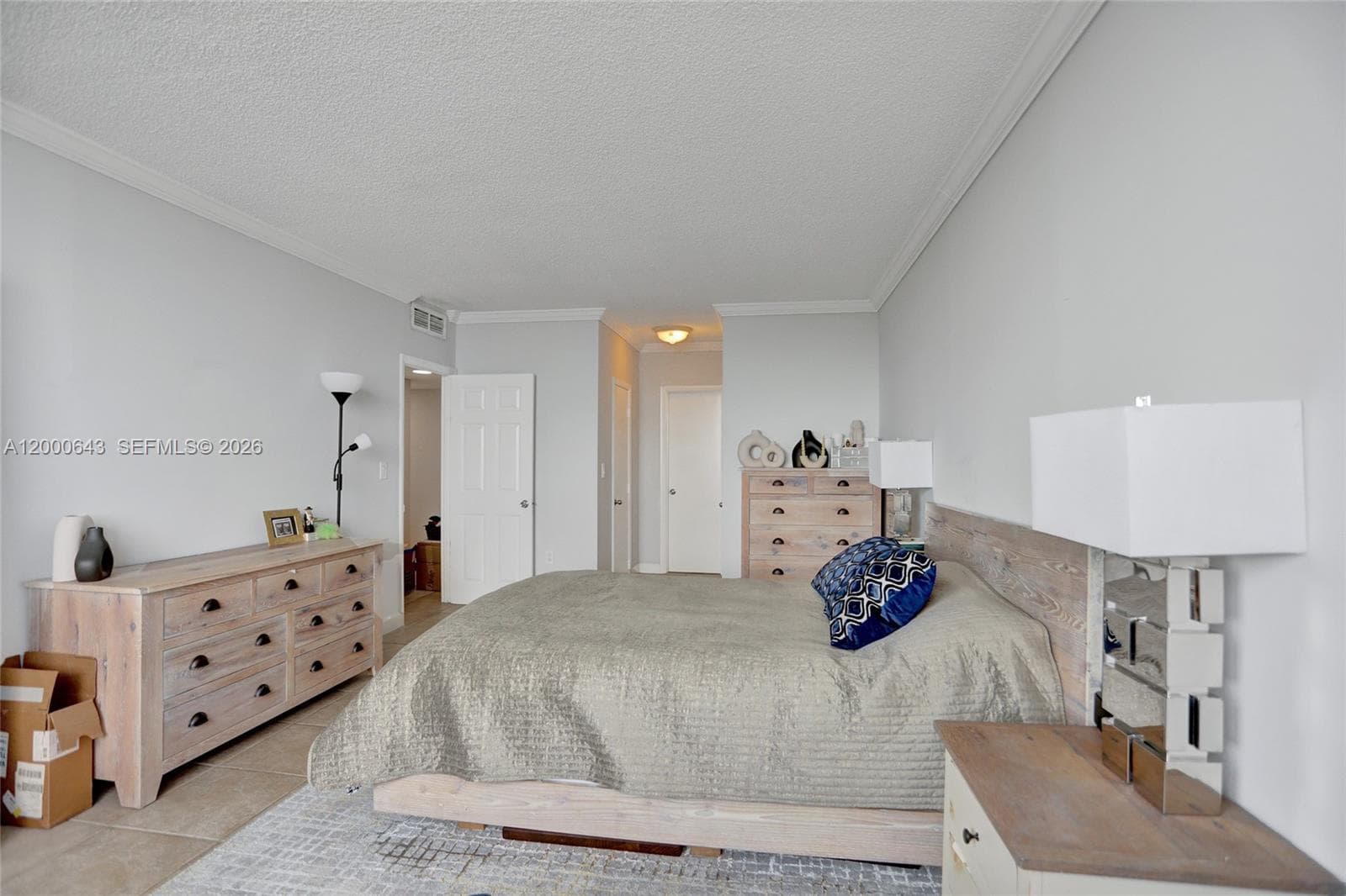 300 Bayview Dr, Sunny Isles Beach FL 33160 — 19