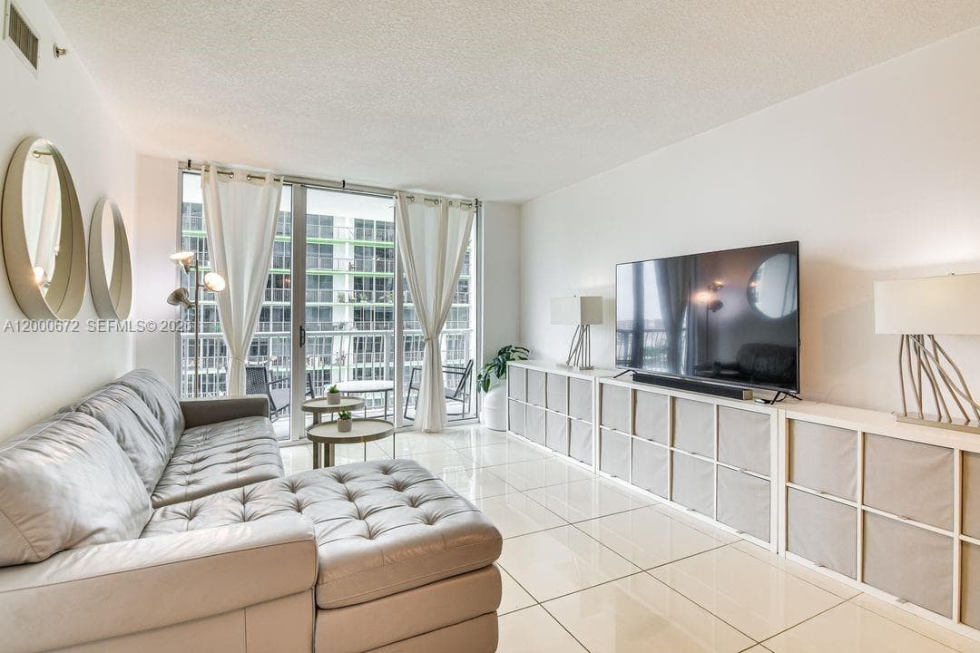 1750 N Bayshore Dr # 1909, Miami FL 33132 — 2