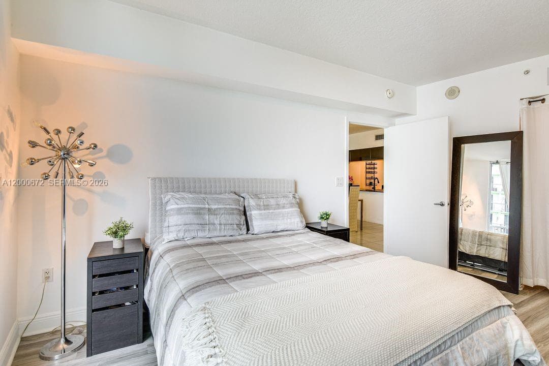 1750 N Bayshore Dr # 1909, Miami FL 33132 — 11