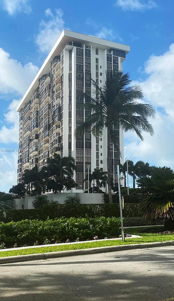 1915 Brickell Ave, Miami FL 33129 — 10