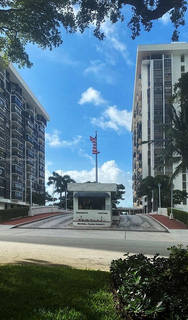 1915 Brickell Ave, Miami FL 33129 — 11