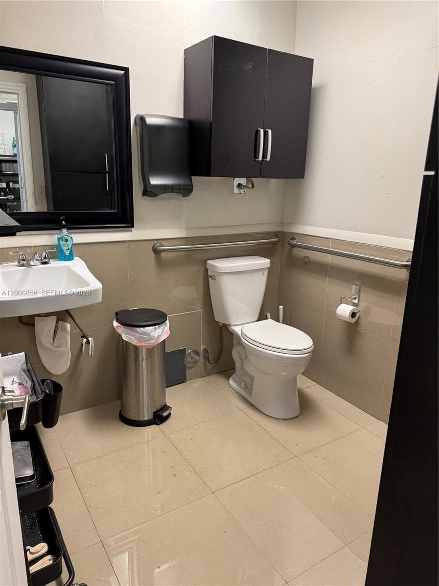 8511 NW South River Dr, Medley FL 33166 — 13