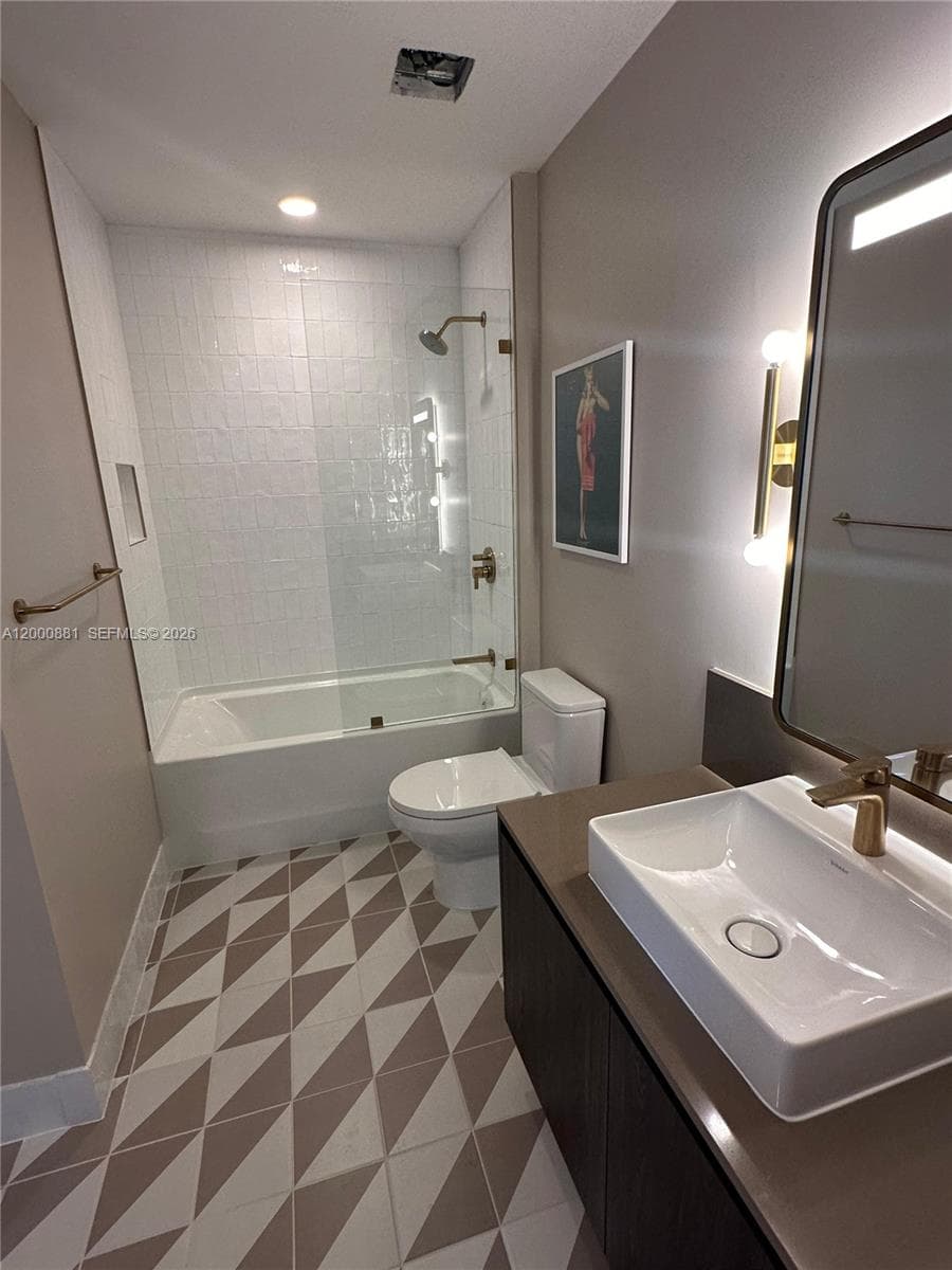 159 NE 6th St # 4811, Miami FL 33132 — 14