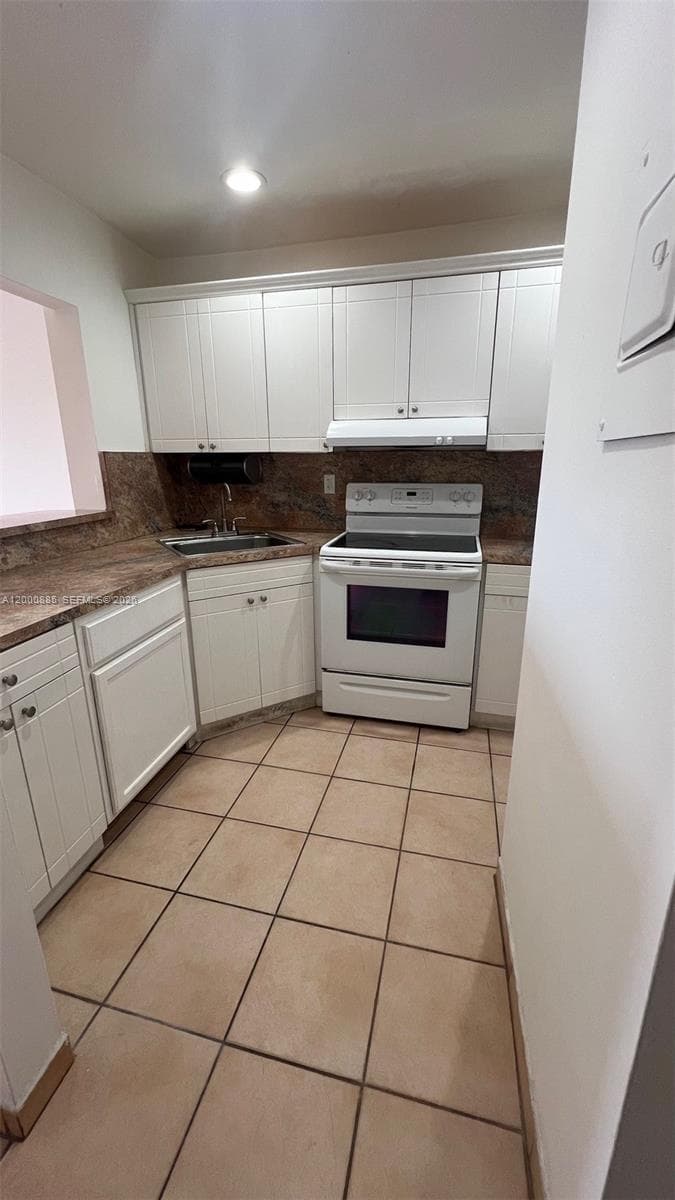 6070 W 18th Ave # 323, Hialeah FL 33012 — 1