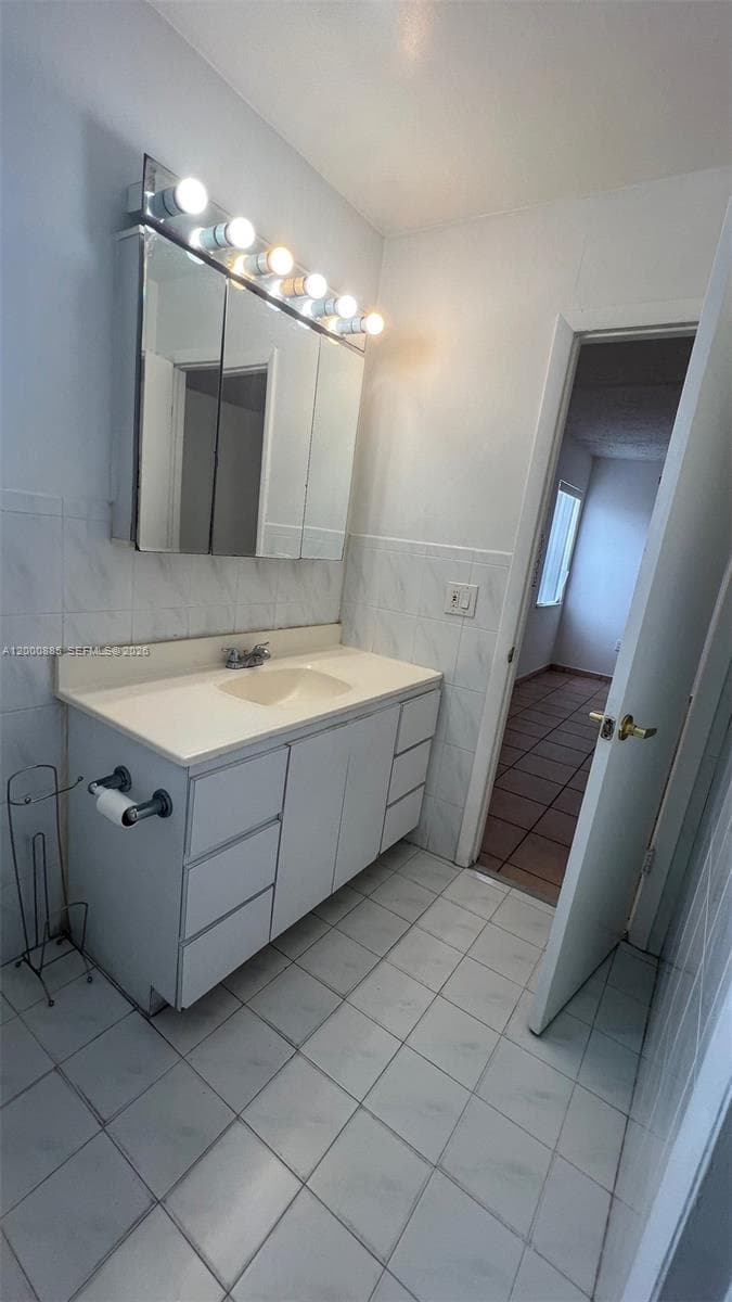 6070 W 18th Ave # 323, Hialeah FL 33012 — 9