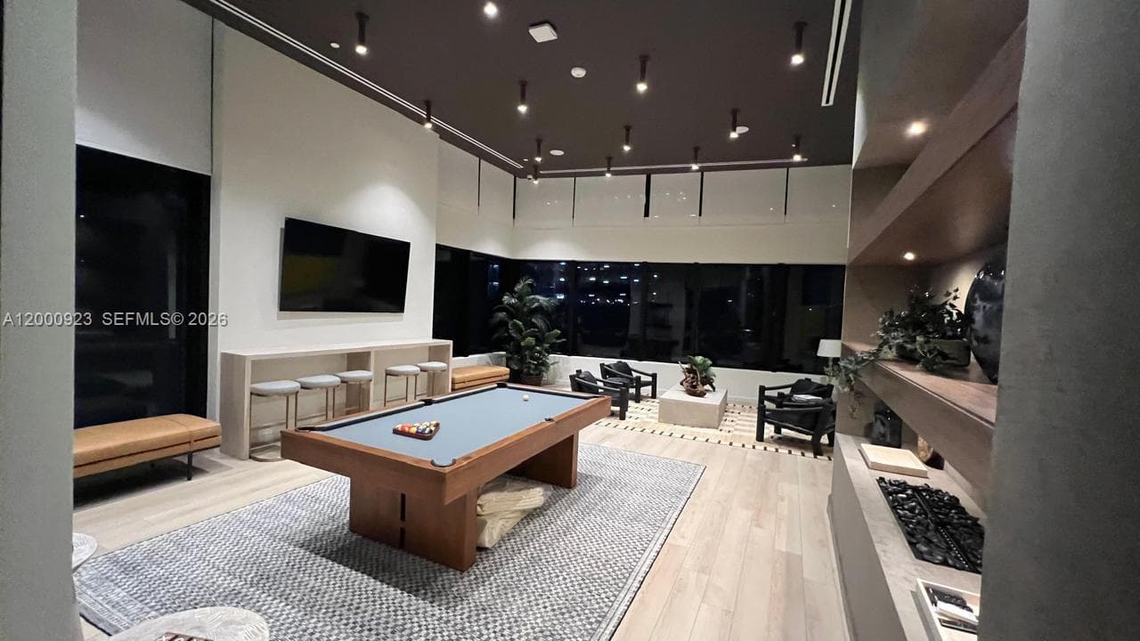 225 N Miami Ave # 212, Miami FL 33128 — 23