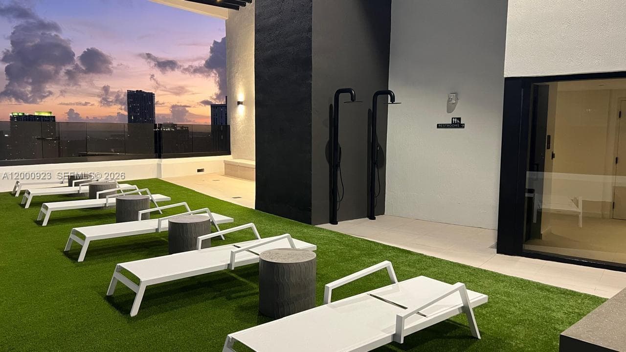225 N Miami Ave # 212, Miami FL 33128 — 28
