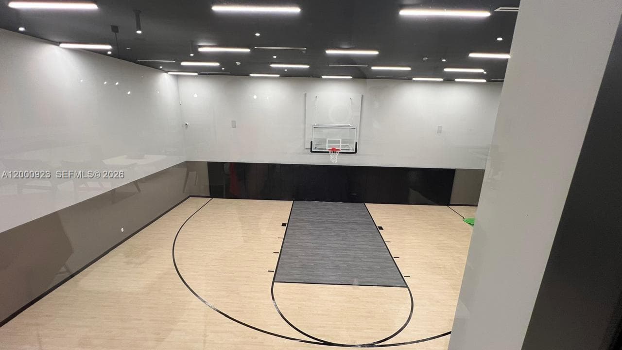 225 N Miami Ave # 212, Miami FL 33128 — 25