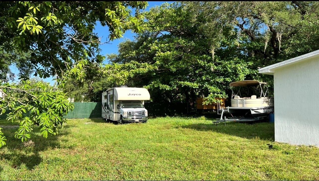 15206 NE 8th Ave, Miami FL 33162 — 5