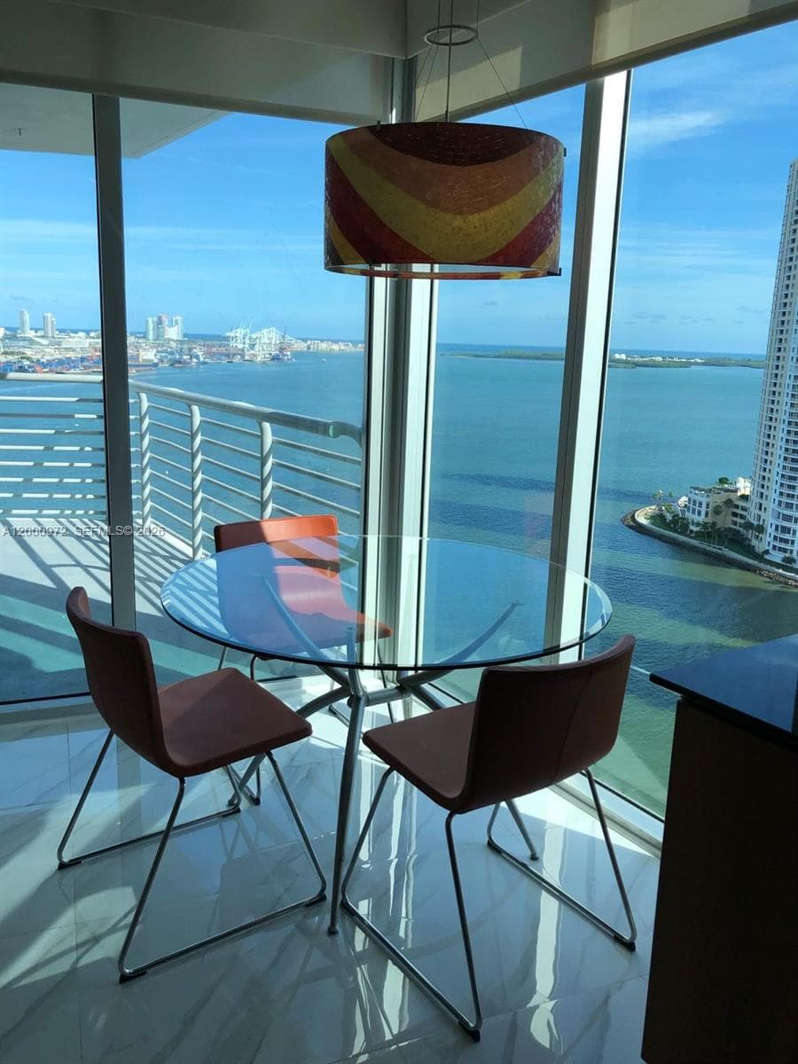 325 Biscayne Blvd # 2523, Miami FL 33131 — 2