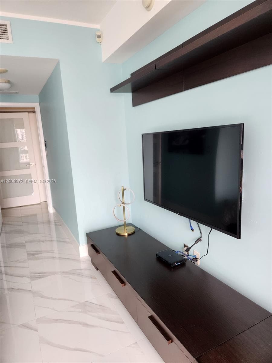 325 Biscayne Blvd # 2523, Miami FL 33131 — 13