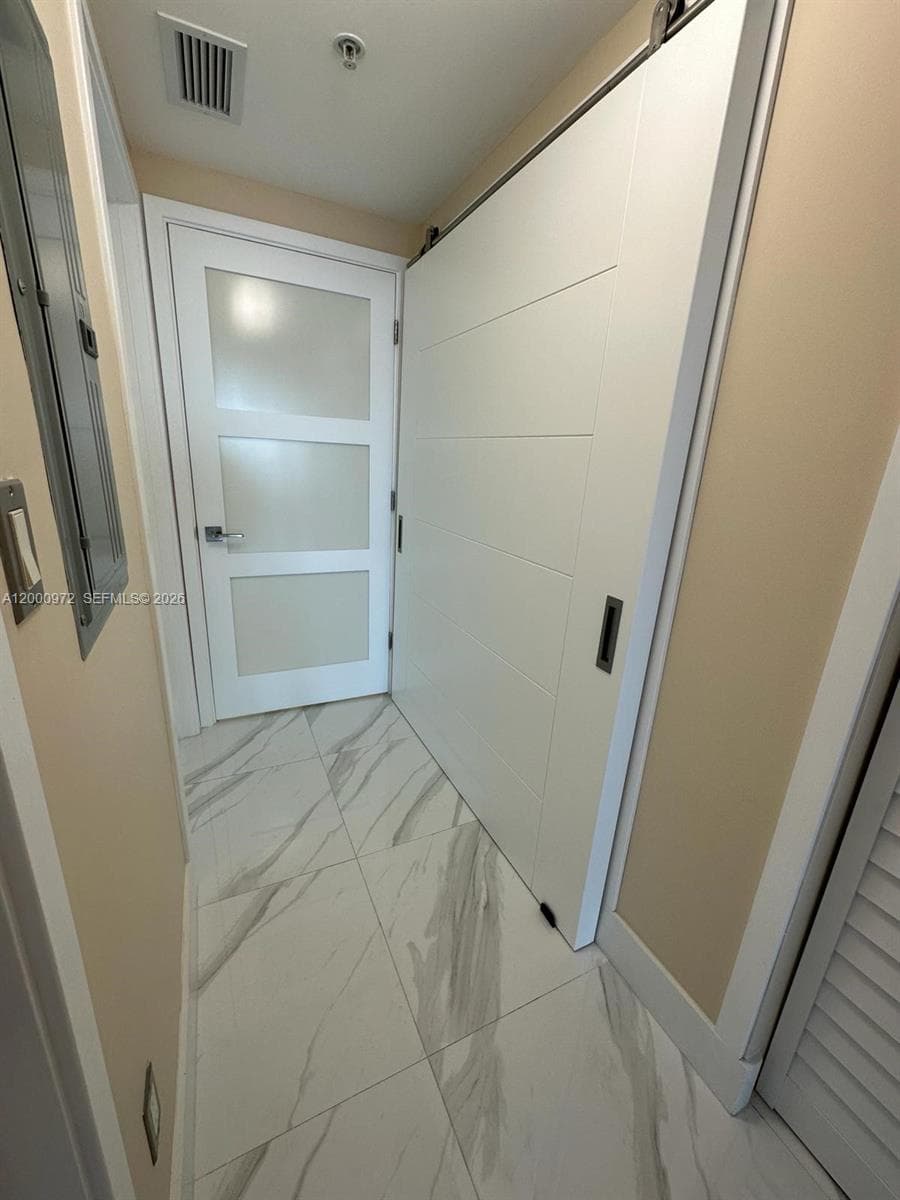 325 Biscayne Blvd # 2523, Miami FL 33131 — 57