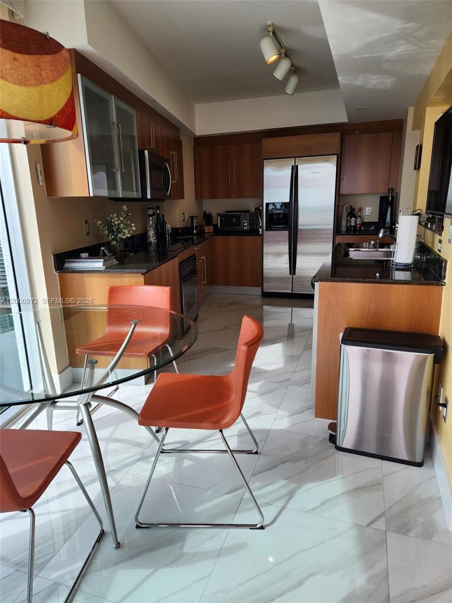 325 Biscayne Blvd # 2523, Miami FL 33131 — 7