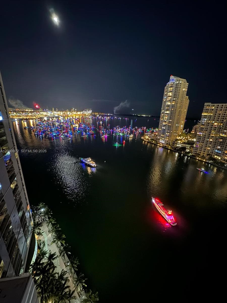 325 Biscayne Blvd # 2523, Miami FL 33131 — 36