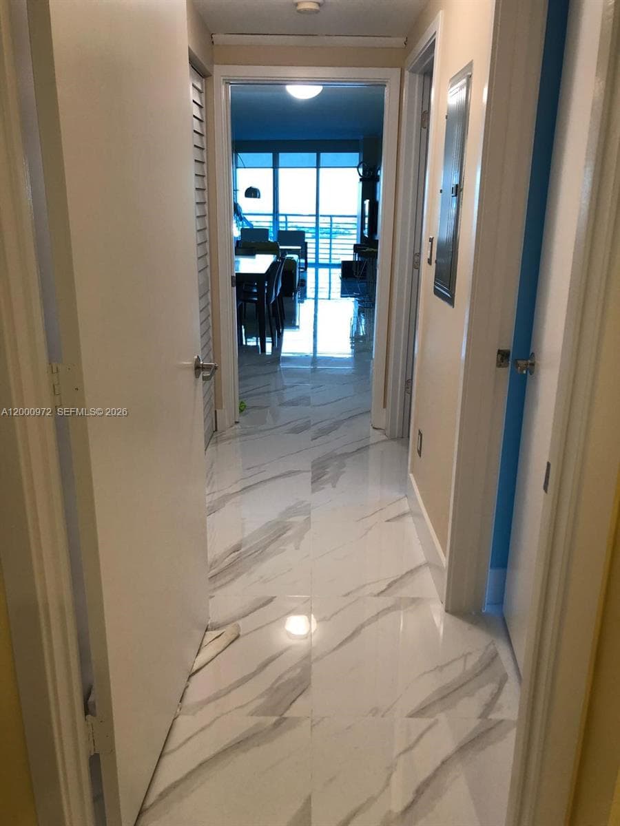 325 Biscayne Blvd # 2523, Miami FL 33131 — 24