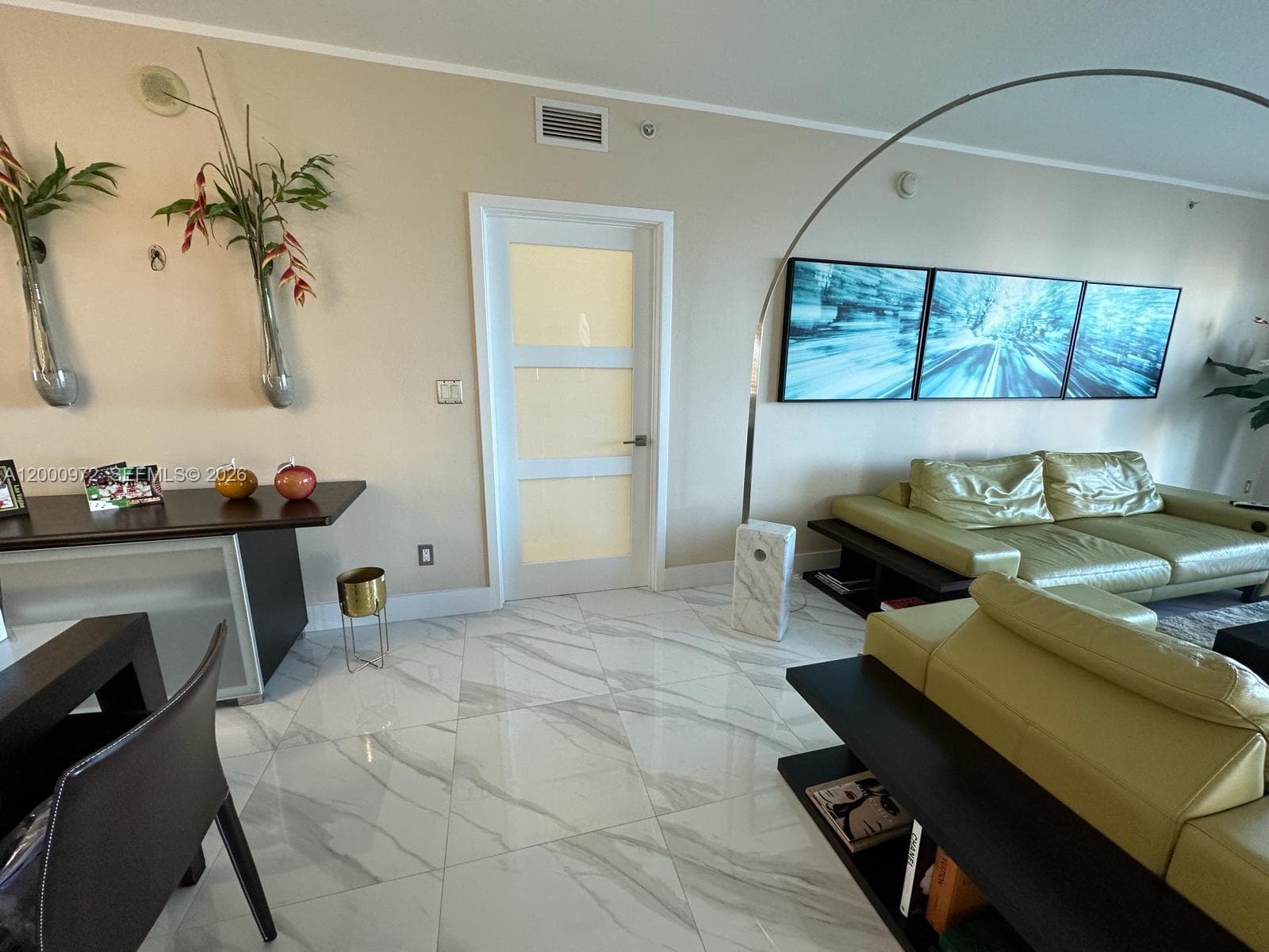 325 Biscayne Blvd # 2523, Miami FL 33131 — 49