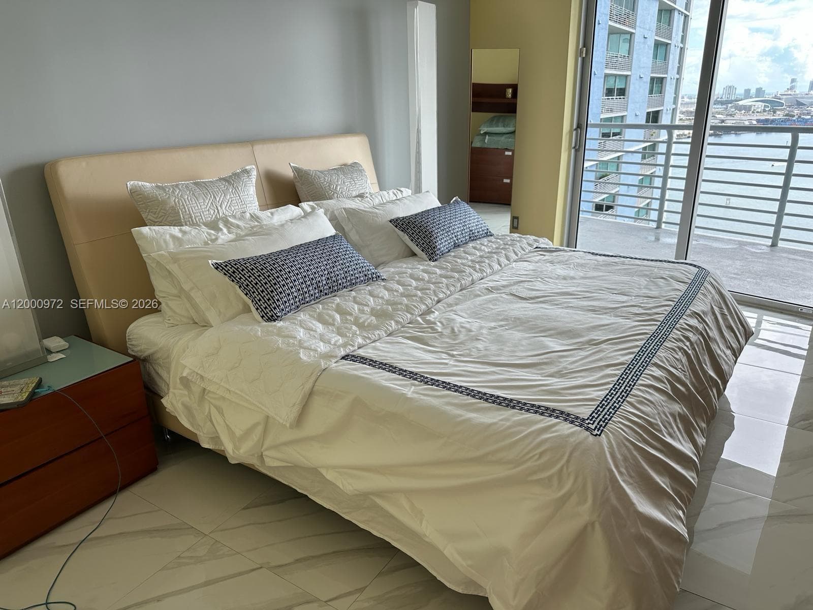 325 Biscayne Blvd # 2523, Miami FL 33131 — 41