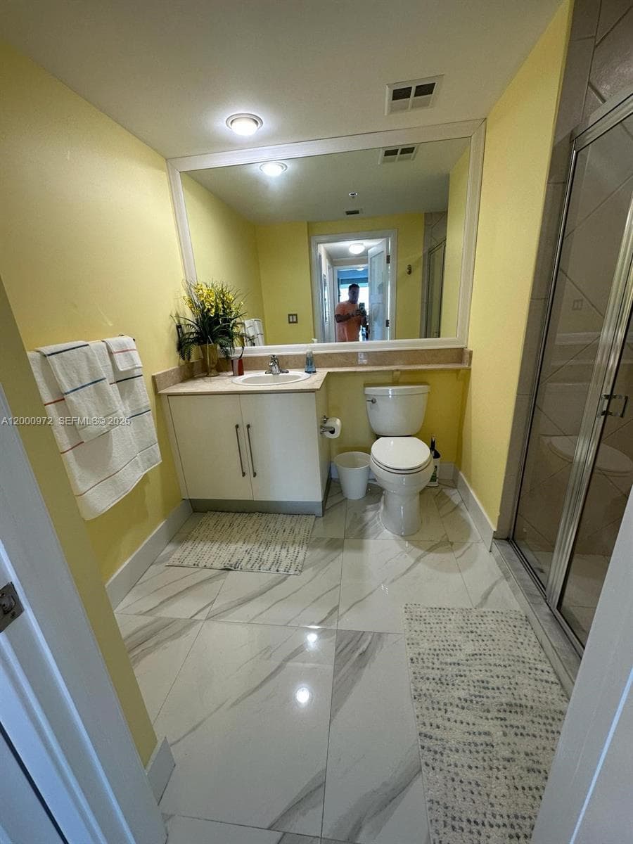 325 Biscayne Blvd # 2523, Miami FL 33131 — 59