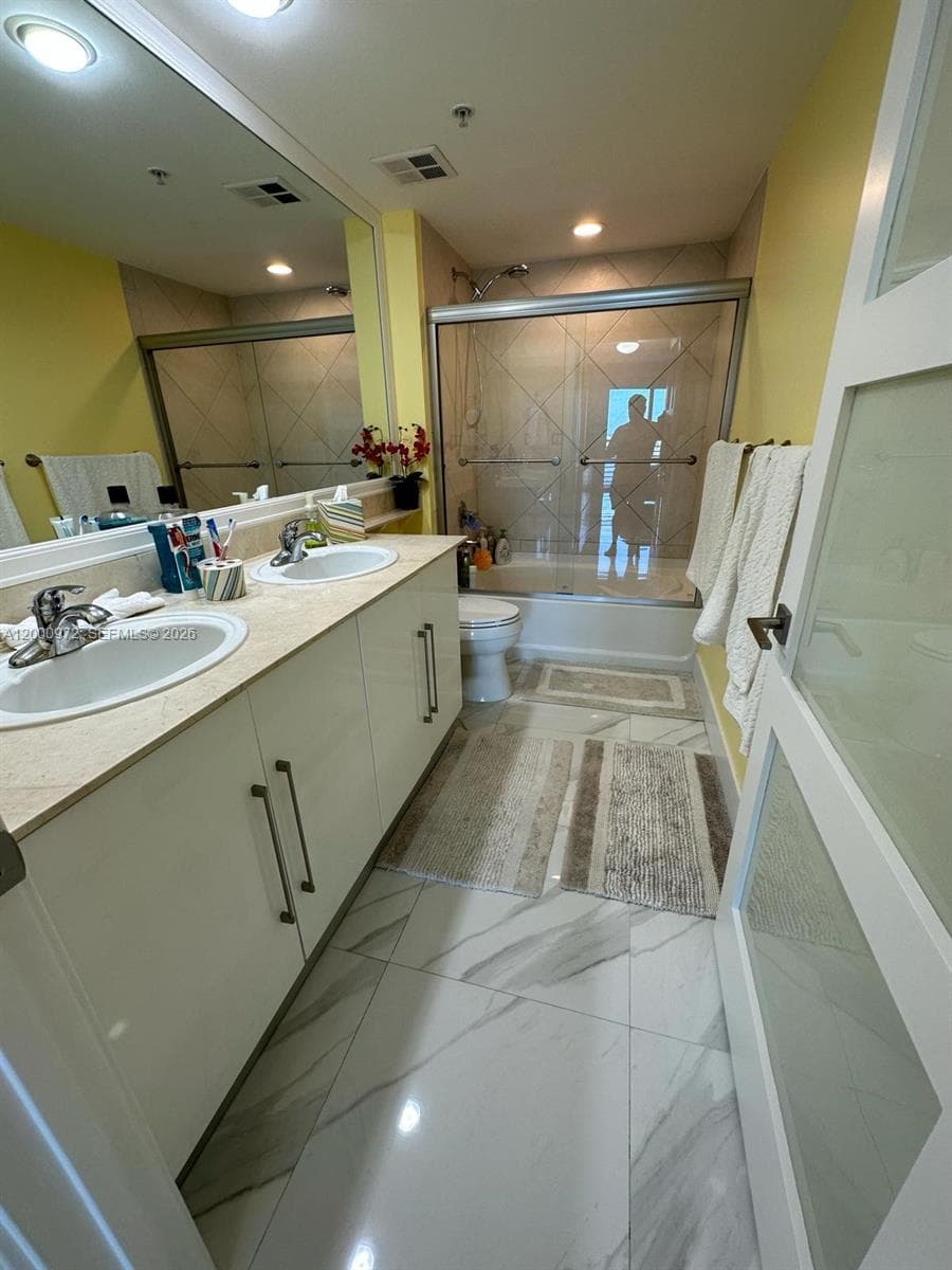 325 Biscayne Blvd # 2523, Miami FL 33131 — 50