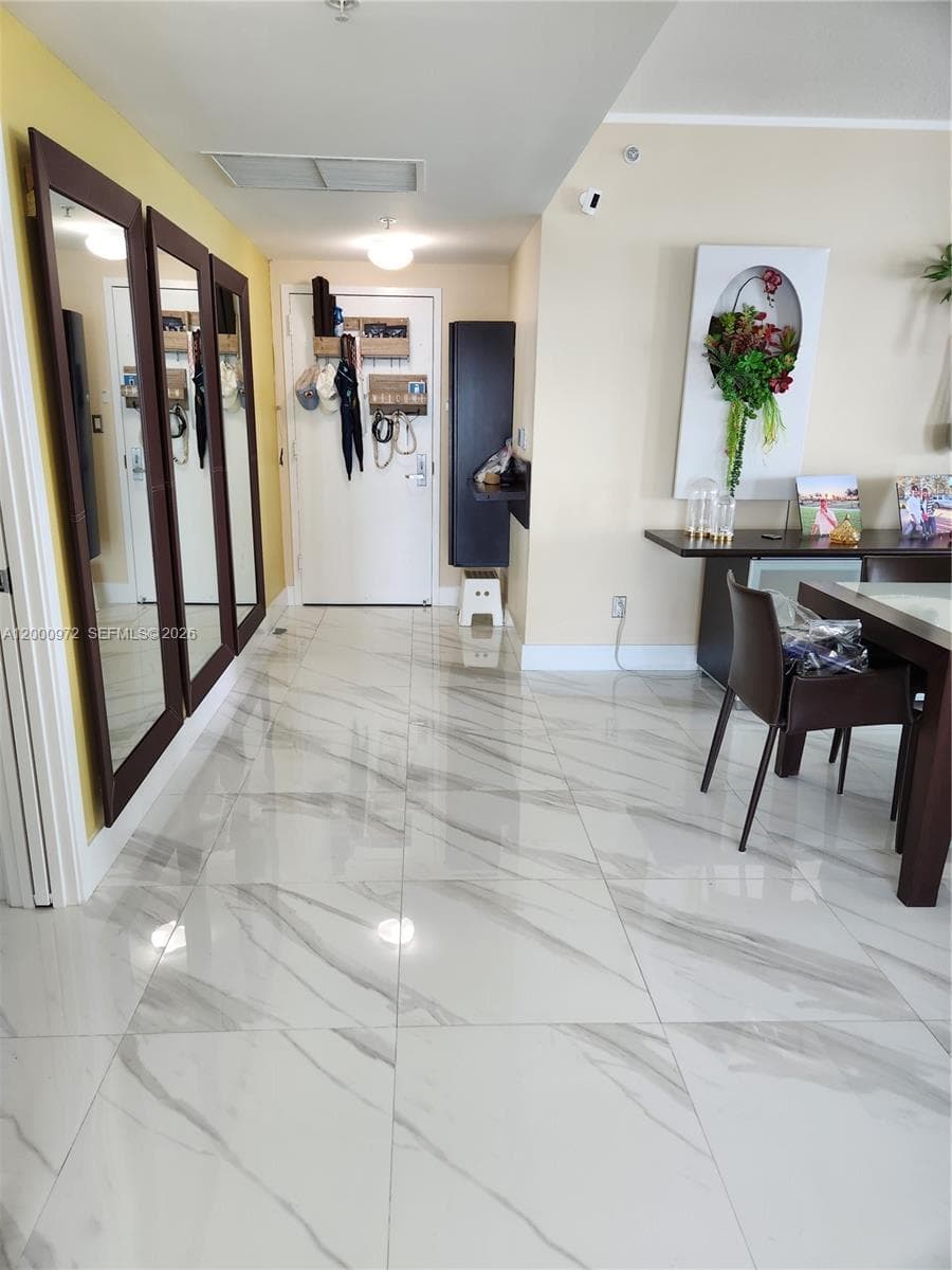 325 Biscayne Blvd # 2523, Miami FL 33131 — 11