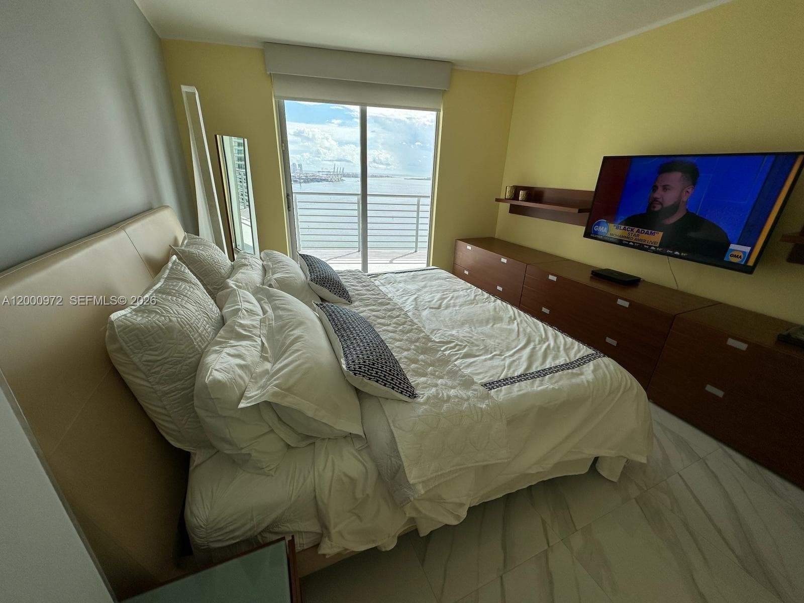 325 Biscayne Blvd # 2523, Miami FL 33131 — 44