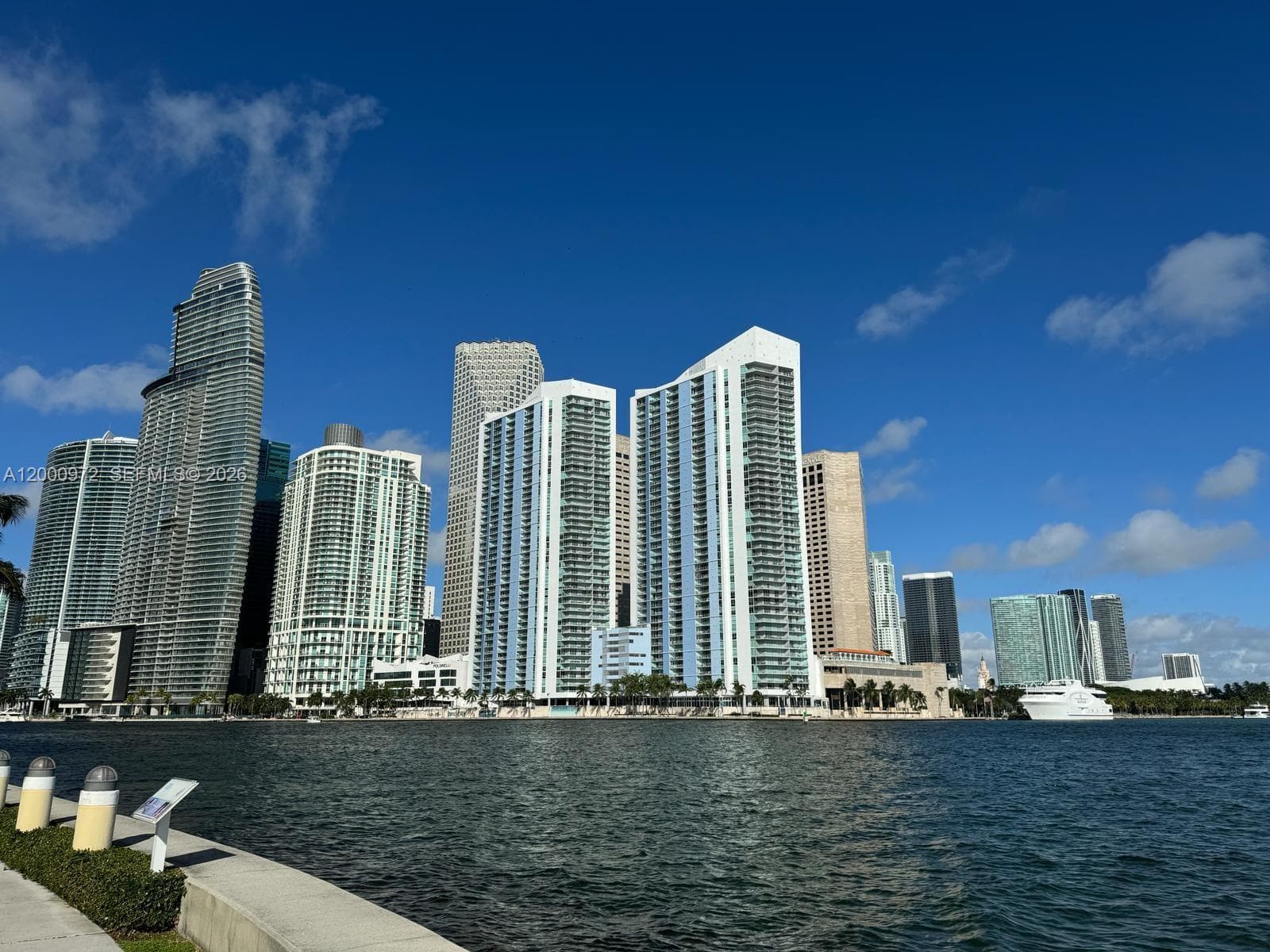 325 Biscayne Blvd # 2523, Miami FL 33131 — 39