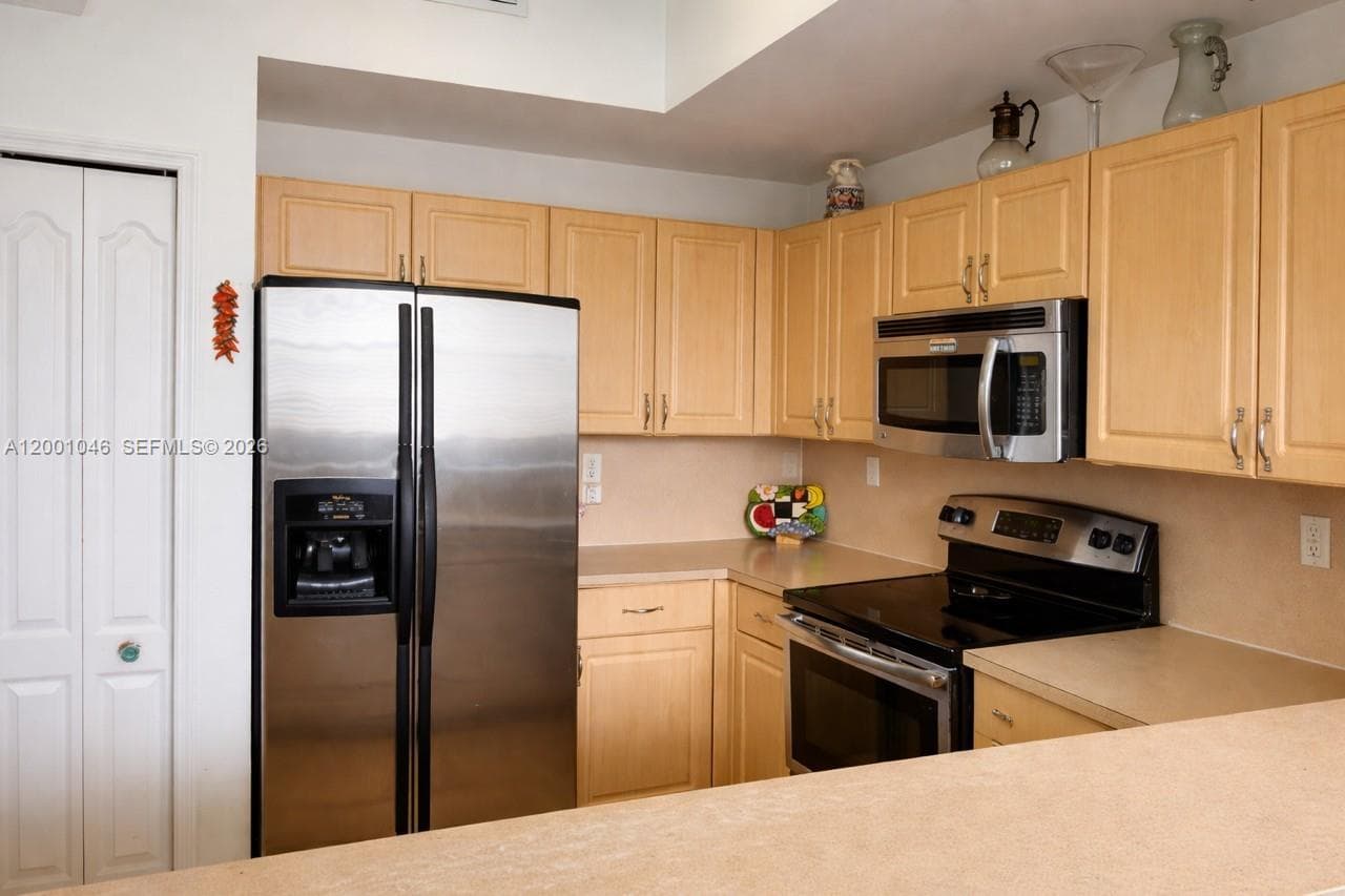 8906 W Flagler St # 203, Miami FL 33174 — 7