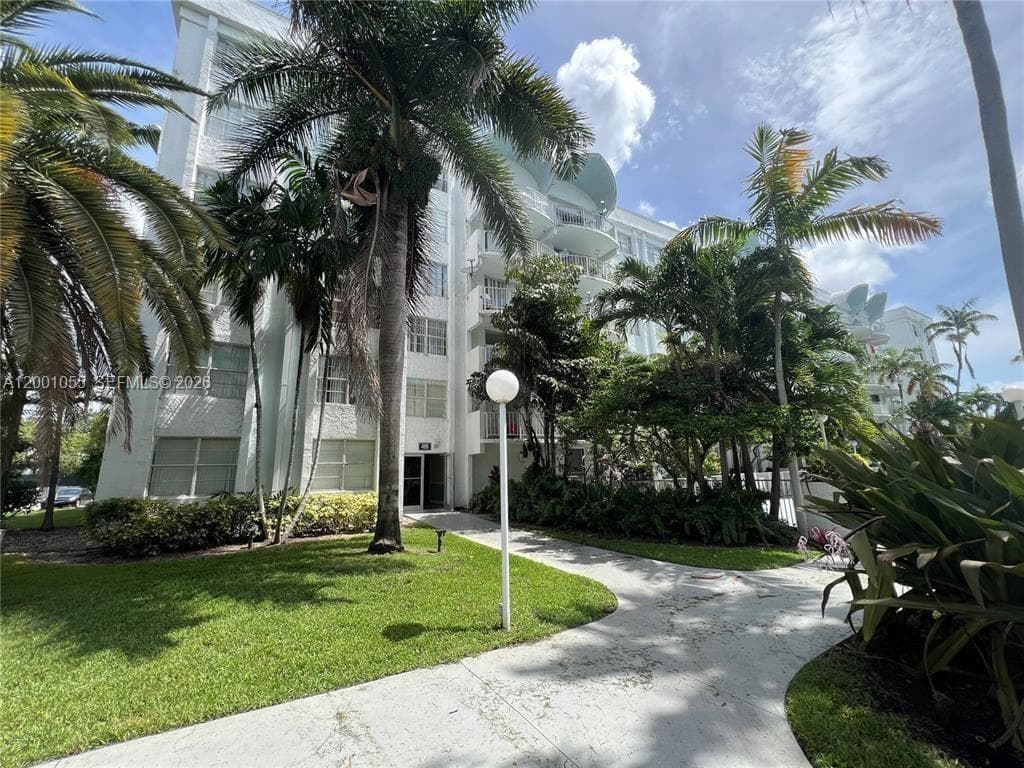 496 NW 165th St Rd # 409, Miami FL 33169 — 18