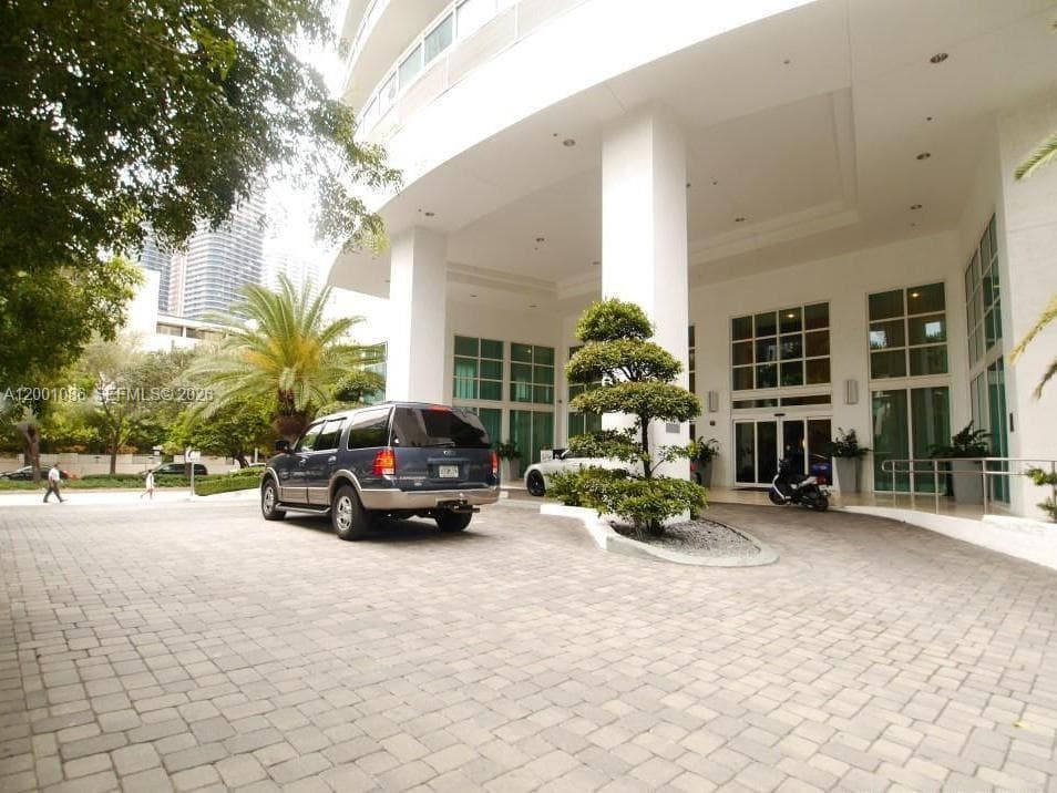 951 Brickell Ave # 2608, Miami FL 33131 — 11
