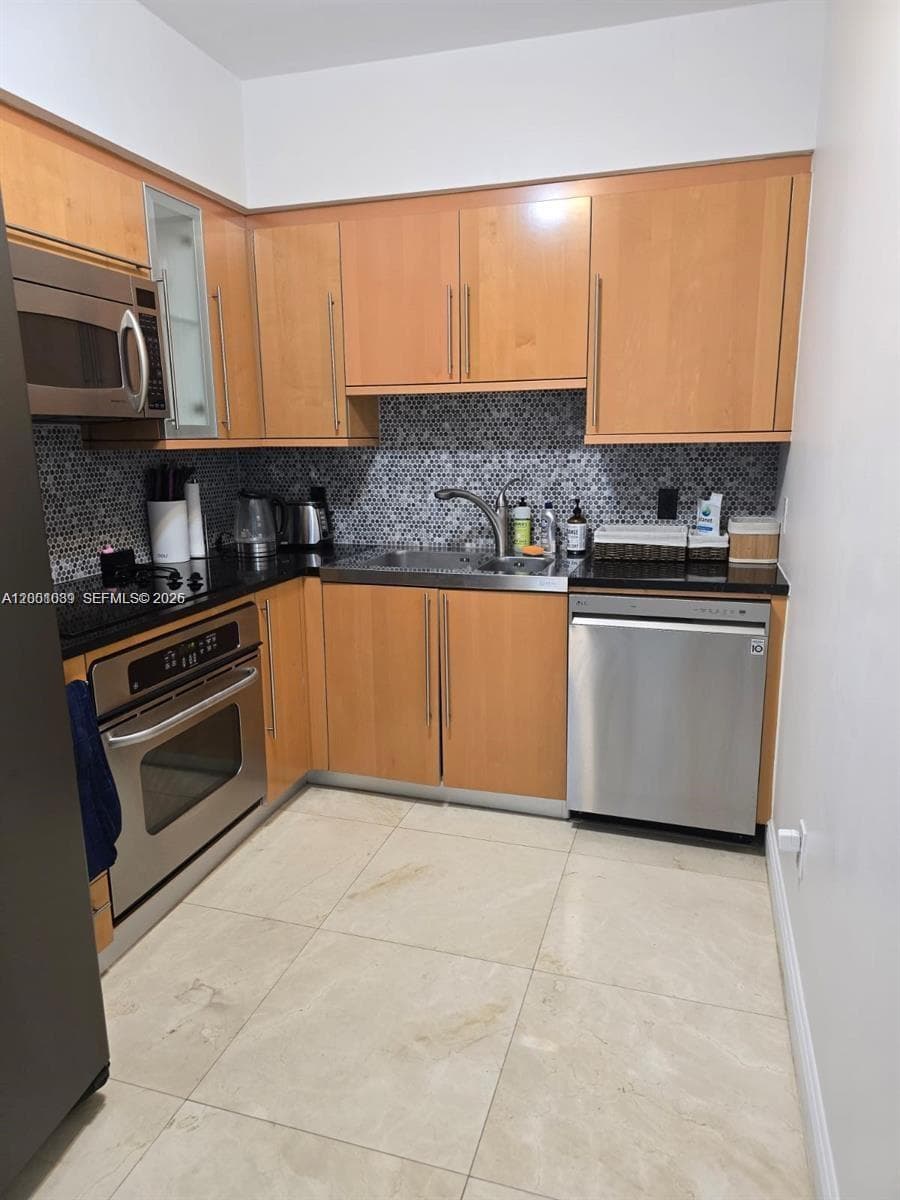 6365 Collins Ave # 2710, Miami Beach FL 33141 — 15
